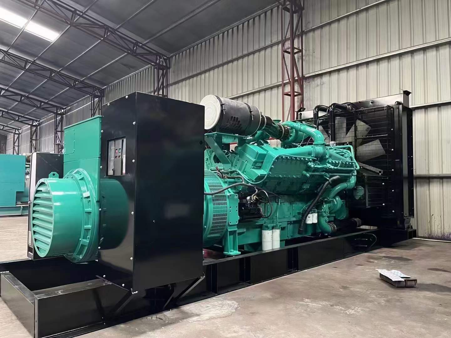 蒋湖农场如何降低 800kW 柴油发电机输出电流的波动？
