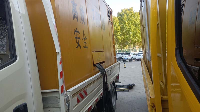 蒋湖农场如何判断柴油发电机组和UPS电源的切换时间是否符合要求？