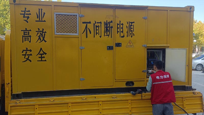 蒋湖农场柴油发电机组和UPS电源配合使用时，如何避免切换过程中的电力中断？